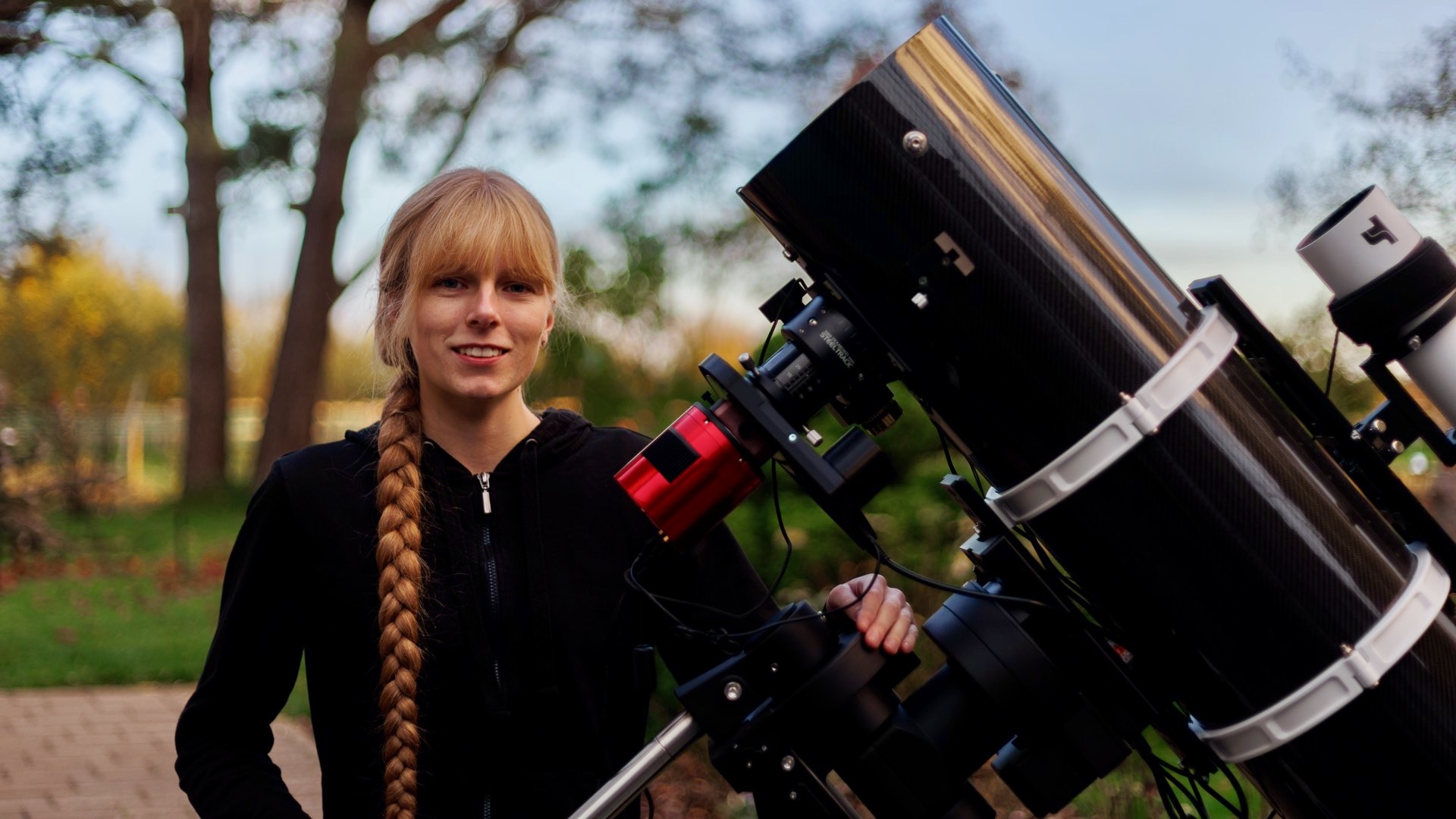 Portrety zwierząt za dnia, mgławice nocą: wywiad z fotografką Sophie Paulin