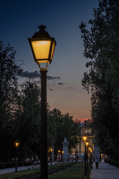 Atenção à iluminação da rua